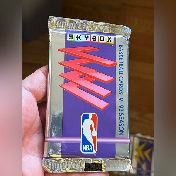 NWOT 4 skybox 1991-1992 NBA basketball card packs.Factory sealed packs. Series 1 - Picture 6 of 6